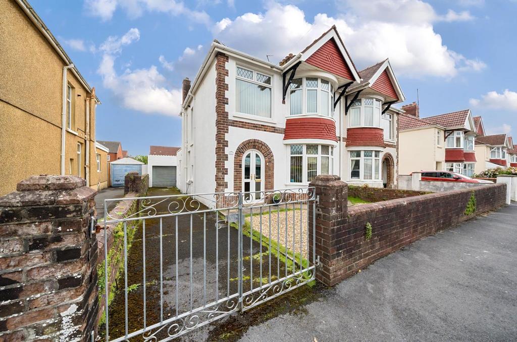 Denham Avenue, Llanelli 3 bed semidetached house £250,000