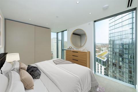 2 bedroom flat to rent, Carrara Tower, City Road, London EC1V