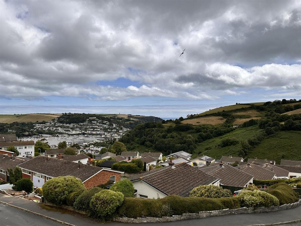 Churchfields, Dartmouth 2 bed house to rent £1,400 pcm (£323 pw)