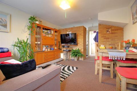 10 Beckside Court, Gloucester, GL1 4BJ