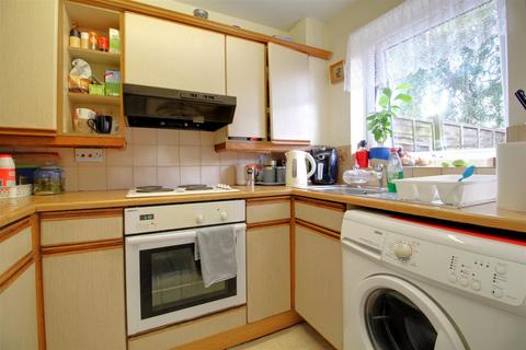 10 Beckside Court, Gloucester, GL1 4BJ