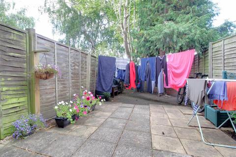10 Beckside Court, Gloucester, GL1 4BJ