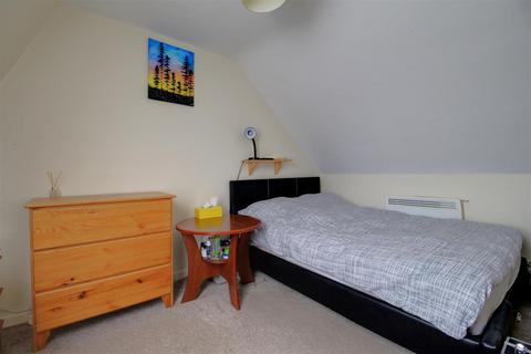 10 Beckside Court, Gloucester, GL1 4BJ