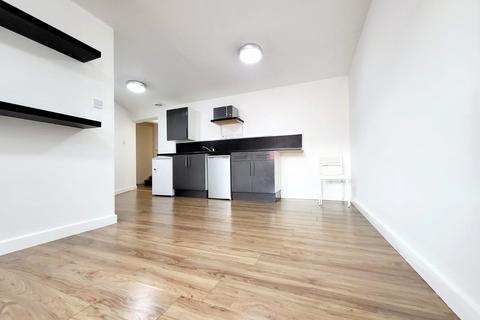 Studio to rent, Flat 21 City Gate, - St. Sepulchre Gate, Doncaster