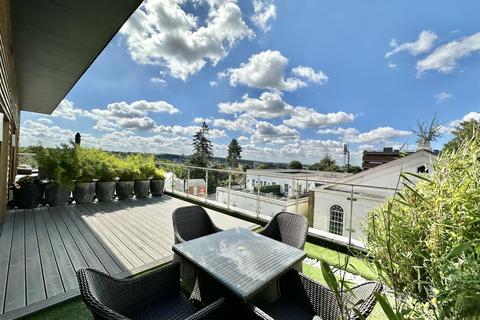 2 bedroom penthouse for sale, The Middle Penthouse, Coptfold House, New Road, Brentwood