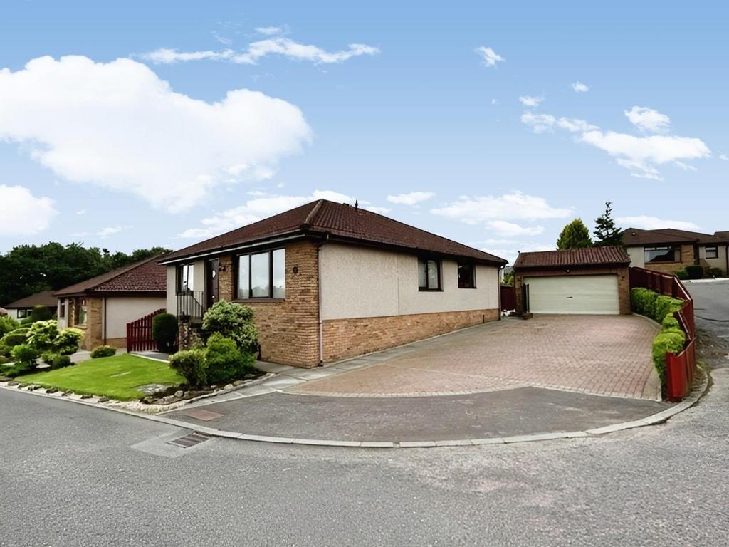 Fairfield Road, Kelty 3 bed detached bungalow for sale £235,000