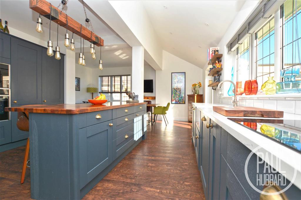 Normanston Drive, Oulton Broad, Lowestoft 5 bed detached house for sale