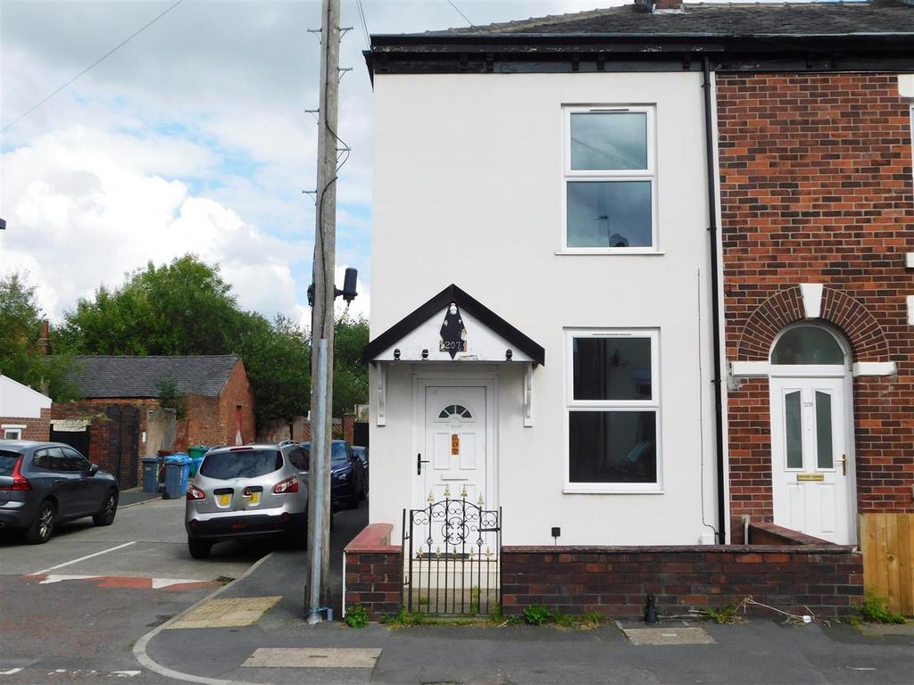 Abbey Hey Lane, Abbey Hey, Manchester 3 bed end of terrace house £950 pcm (£219 pw)