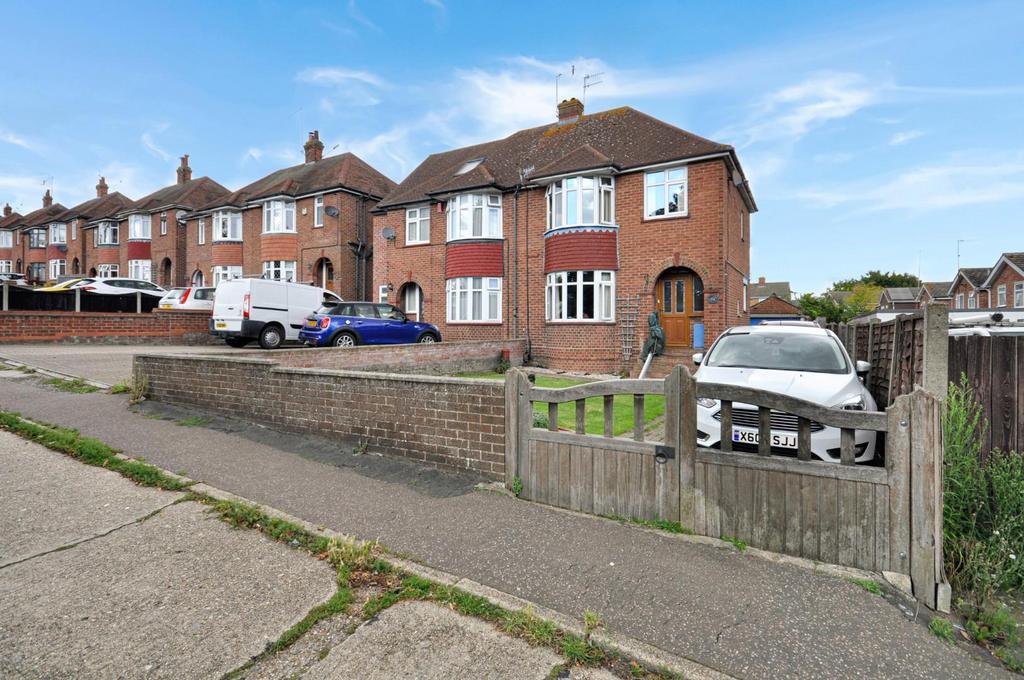 St. Andrews Avenue, Colchester 3 bed semidetached house for sale £