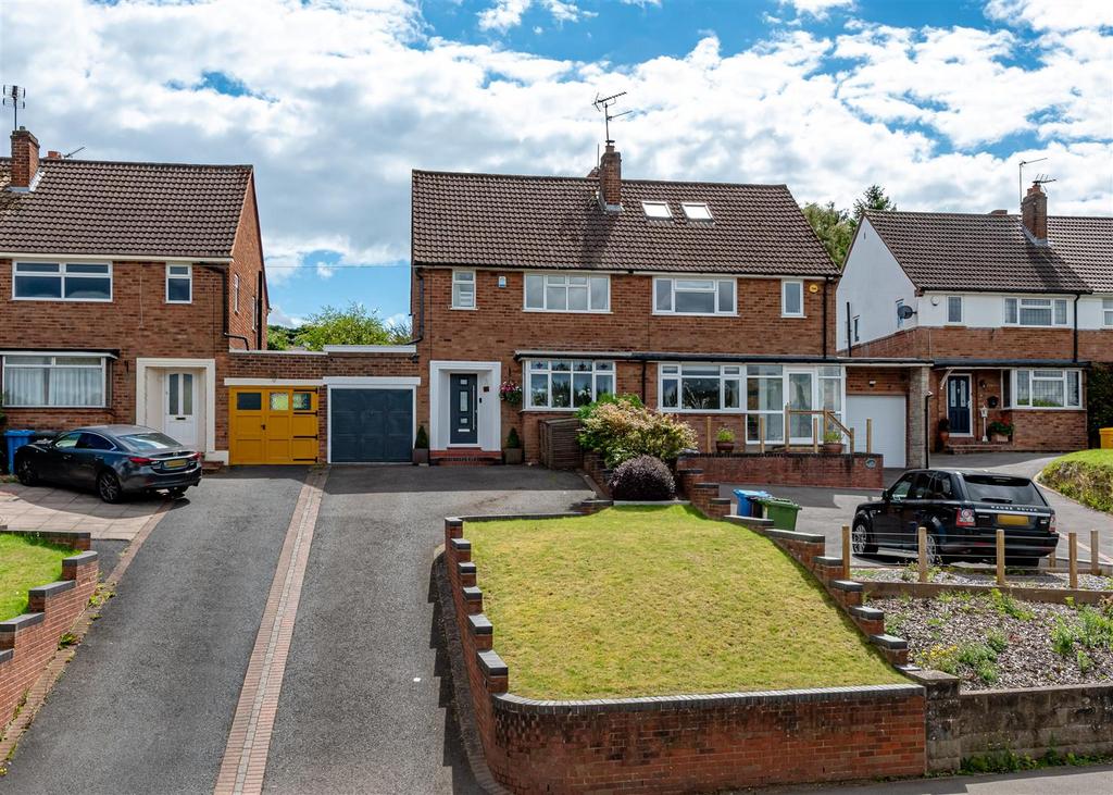 48 Common Road, Wombourne, Wolverhampton 3 bed semidetached house for
