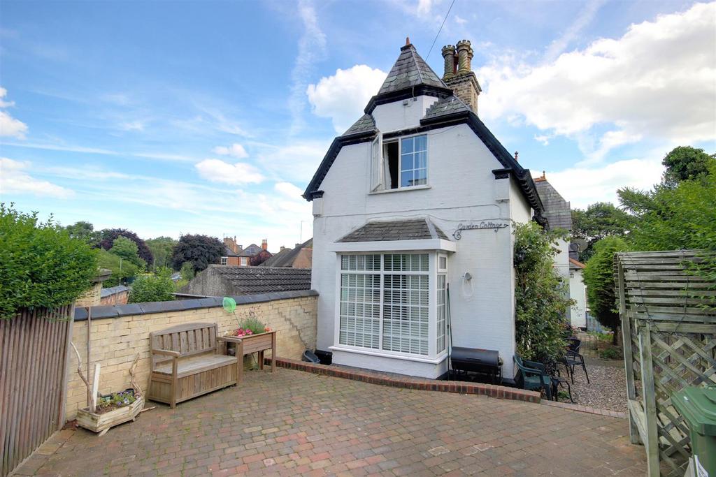 Eastgate, Hornsea 2 bed cottage £199,950