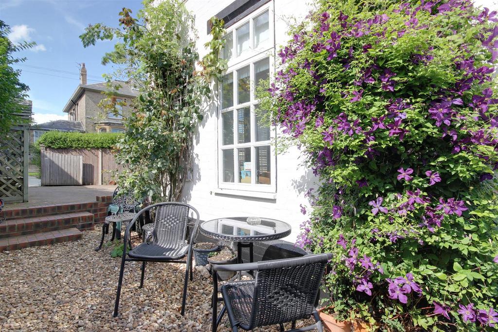 Eastgate, Hornsea 2 bed cottage £199,950