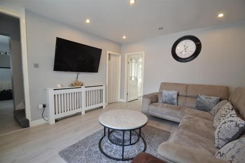 4 bedroom end of terrace house for sale - Ilchester Road, Dagenham