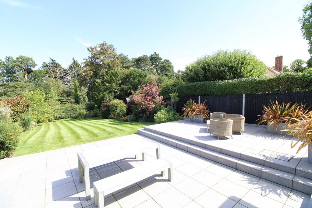 Kemble Drive, Bromley, BR2 2 bed detached bungalow £750,000