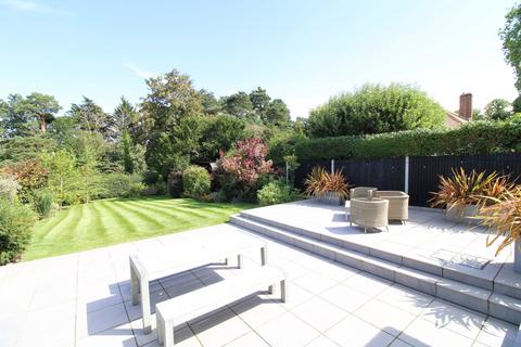 2 Kemble Drive, Bromley, BR2 8PZ