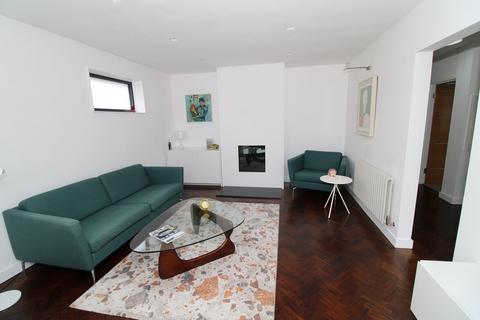 2 Kemble Drive, Bromley, BR2 8PZ