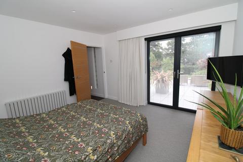 2 Kemble Drive, Bromley, BR2 8PZ