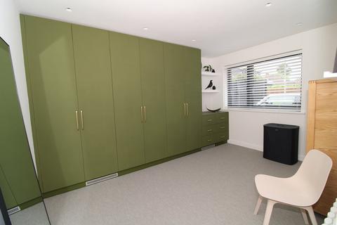 2 Kemble Drive, Bromley, BR2 8PZ