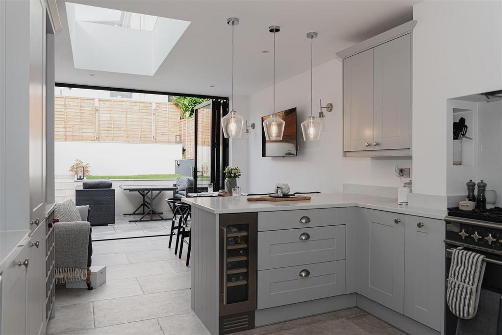 Nutley Lane, Reigate 3 bed semidetached house for sale £750,000