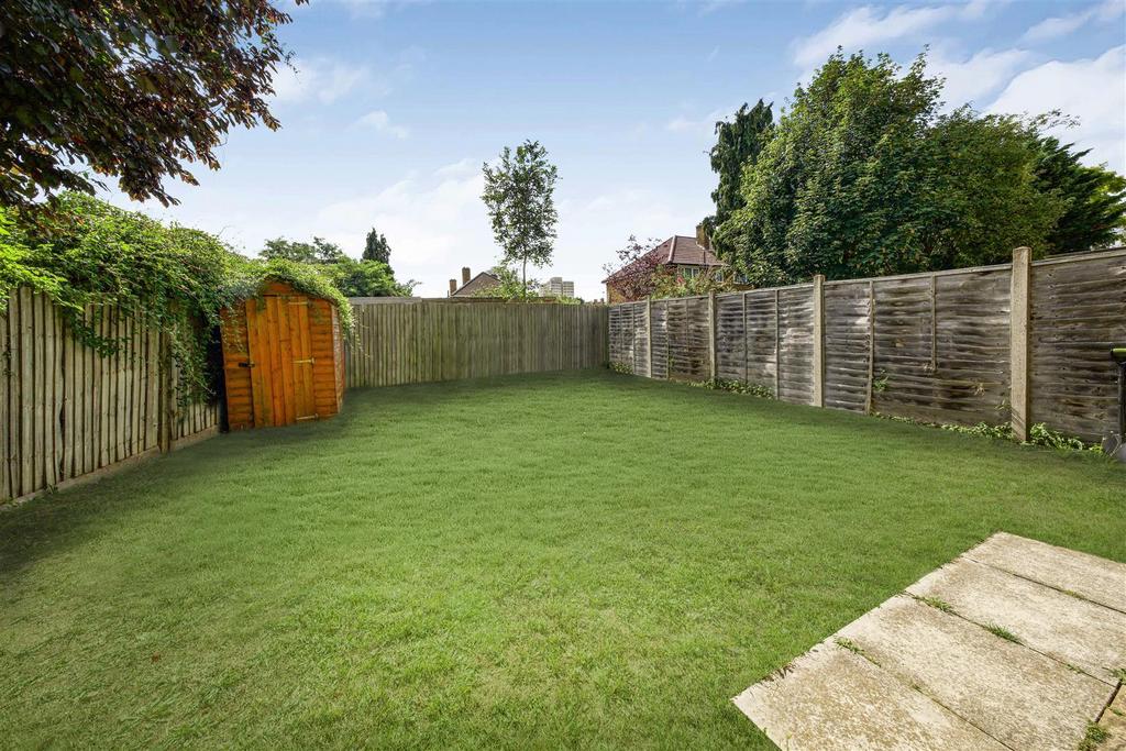 Hillary Drive, Isleworth 4 bed detached house for sale £640,000