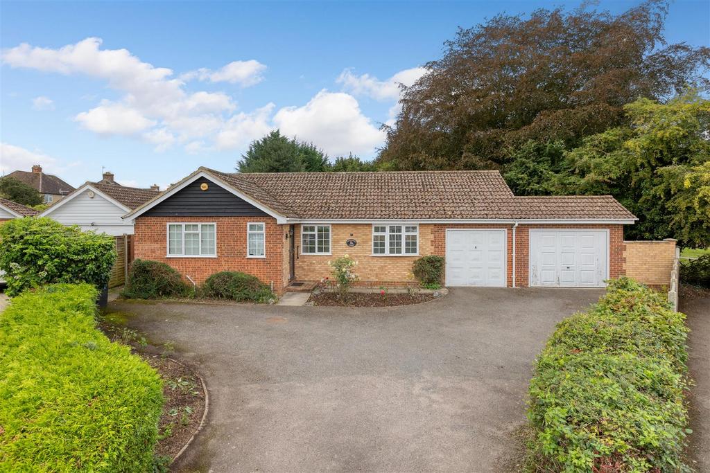 Chequers Close, Stotfold, Hitchin 3 bed detached bungalow for sale £