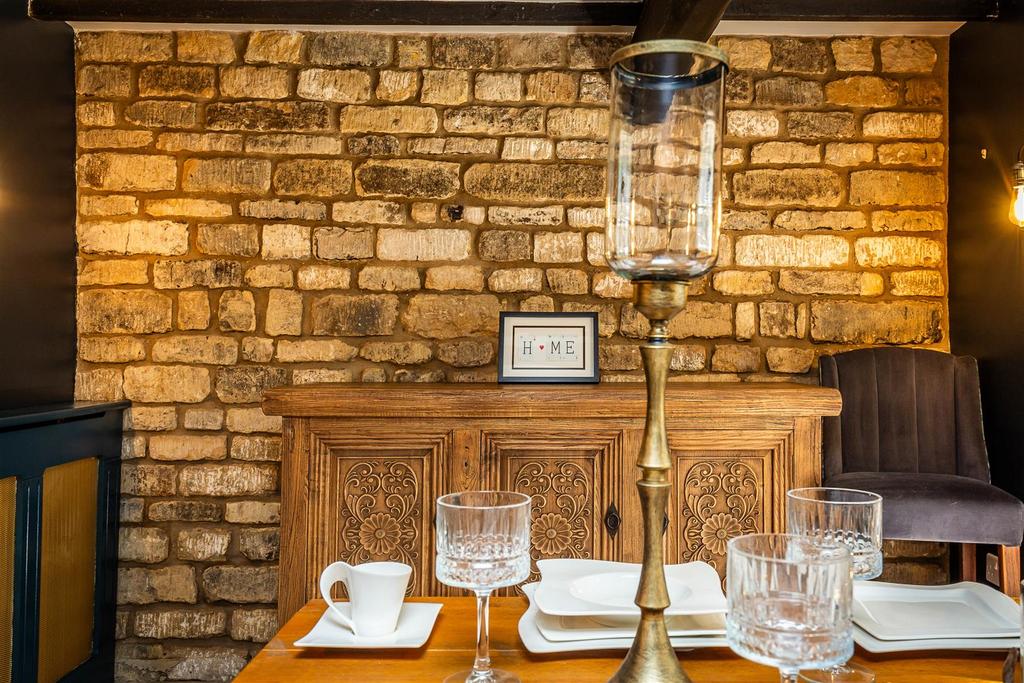 Pear Tree Cottage, Chaple Lane, Harmston. LN5 9 TB-