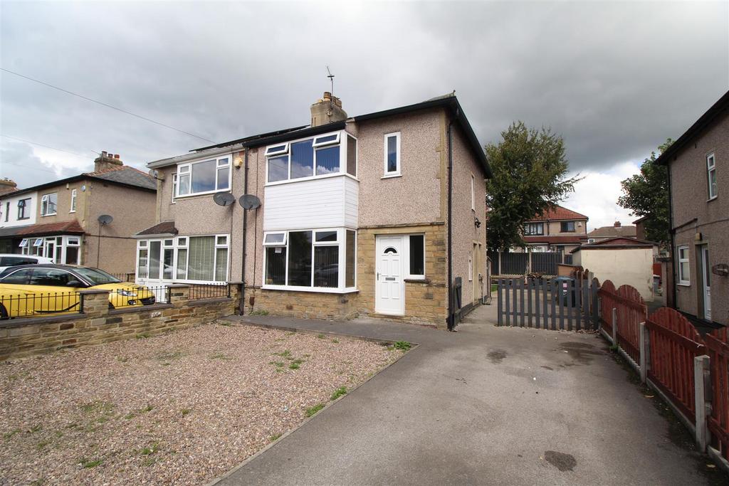 Wrose Road, Wrose, Bradford 3 bed semidetached house for sale £180,000