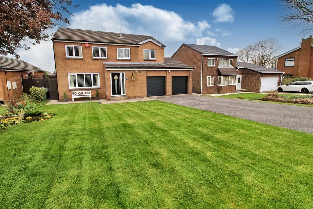 Almondbury Close, Almondbury, Huddersfield HD5 8XX 4 bed detached house