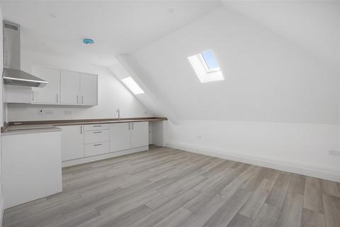 2 bedroom flat for sale - North Road, Queenborough