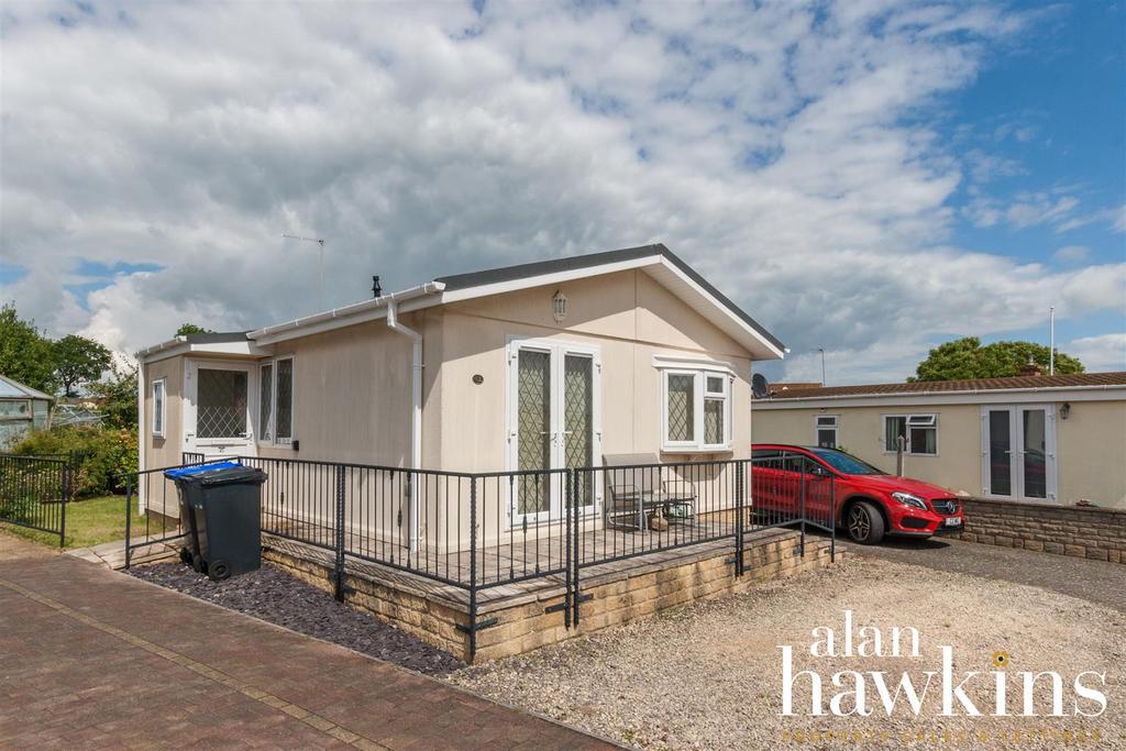 Lillybrook Estate, Lyneham Sn15 4 2 bed park home for sale £159,950