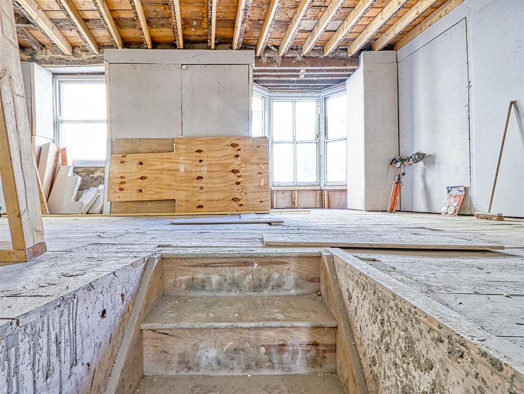 Room to rear of kitchen - lounge