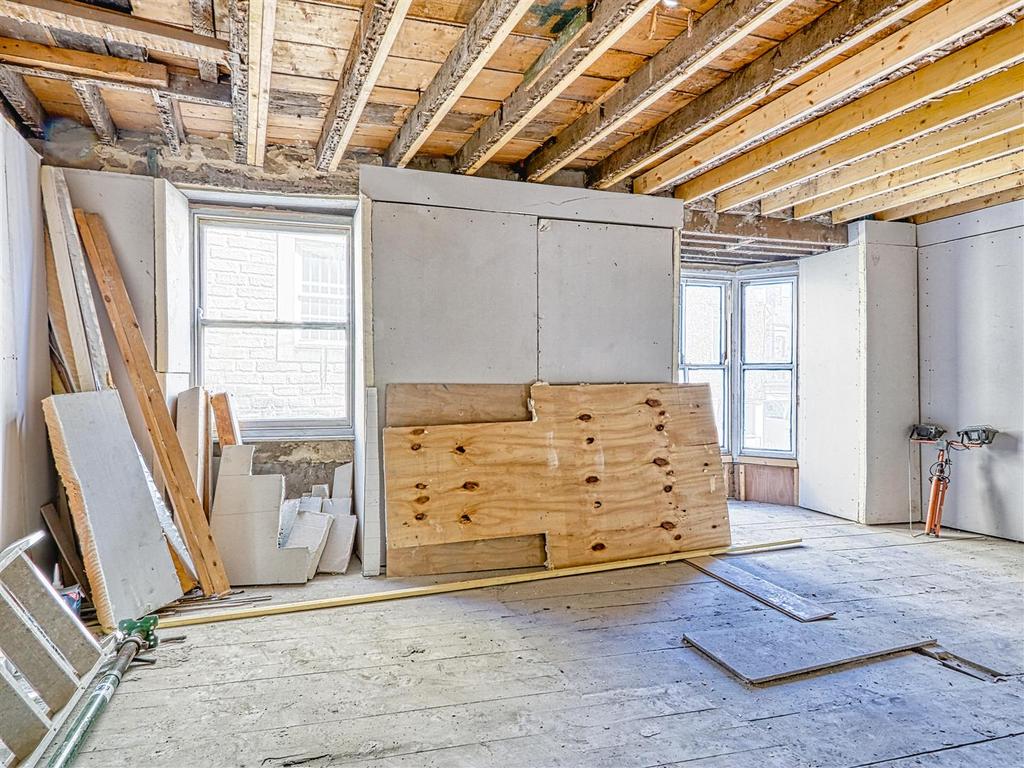 Room to rear of kitchen - lounge