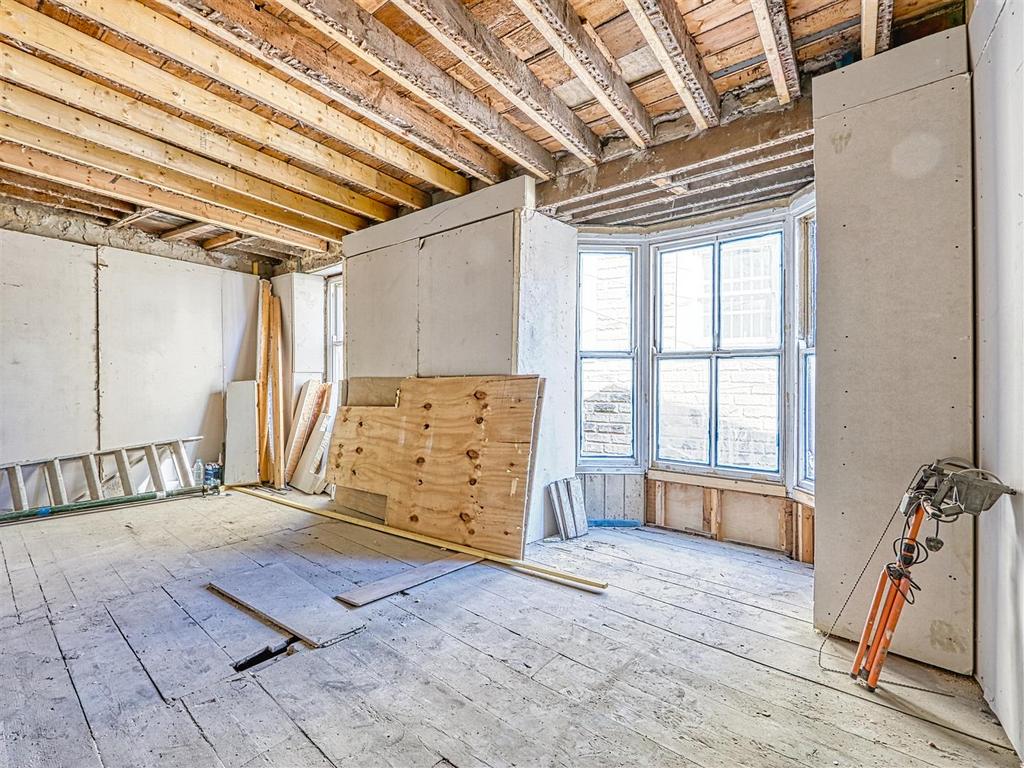 Room to rear of kitchen - lounge