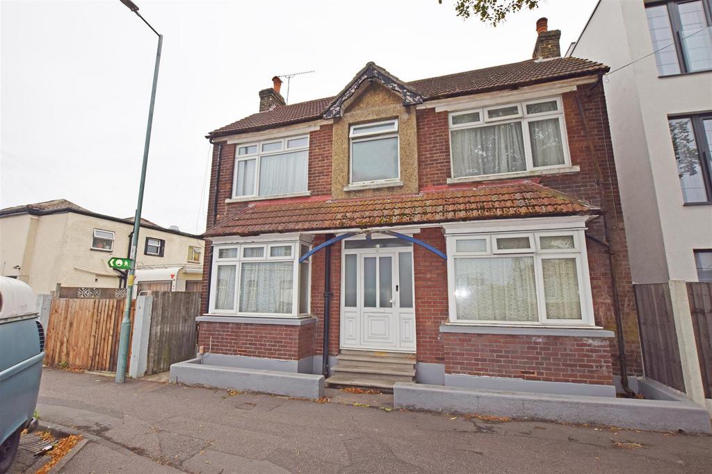 Ingram Road, Gillingham 6 bed detached house for sale £400,000