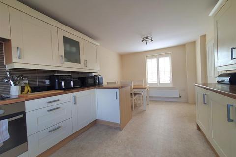 32 Copper Beech Road, Nuneaton, CV10 9FB