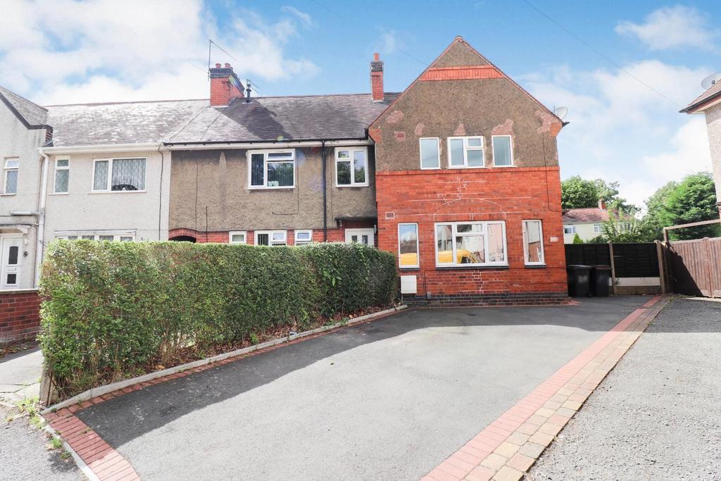 Paddiford Place, Stockingford, Nuneaton, Warwickshire 3 bed end of