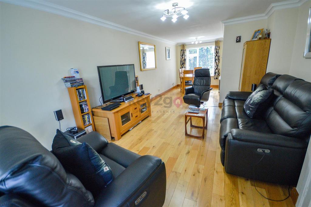Staniforth Avenue, Eckington... 3 bed detached house £250,000