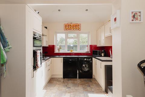 75 Brighton Road, Banstead, SM7 1BE