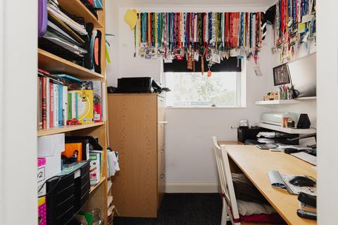 75 Brighton Road, Banstead, SM7 1BE