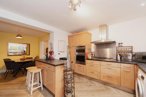 1 Aston Way, Epsom, KT18 5LZ