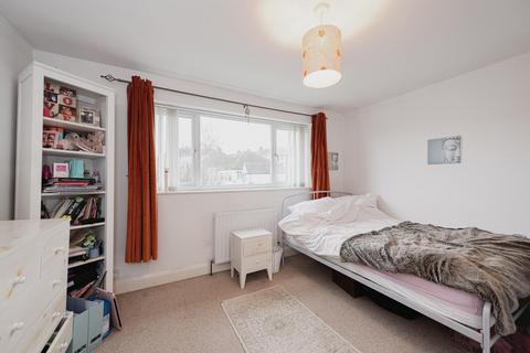 1 Aston Way, Epsom, KT18 5LZ