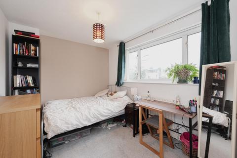 1 Aston Way, Epsom, KT18 5LZ