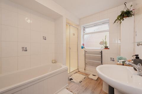 1 Aston Way, Epsom, KT18 5LZ