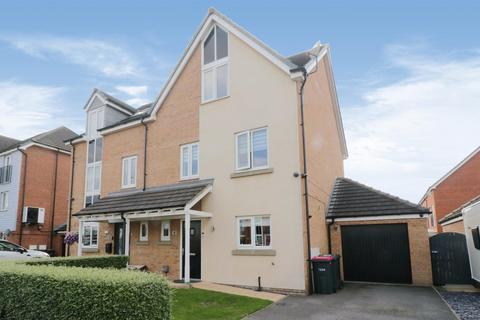 4 bedroom semi-detached house for sale - Fircrest Way, Wath-Upon-Dearne, Rotherham