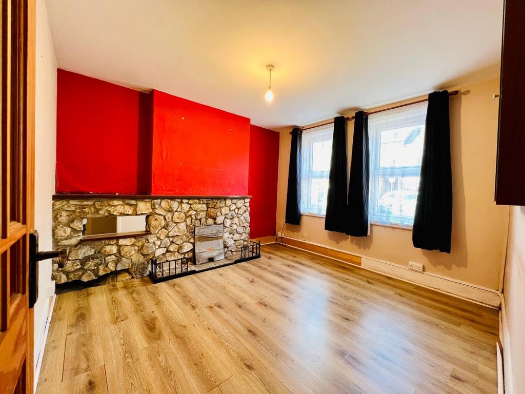 Dudley Road, Folkestone 2 bed house £230,000