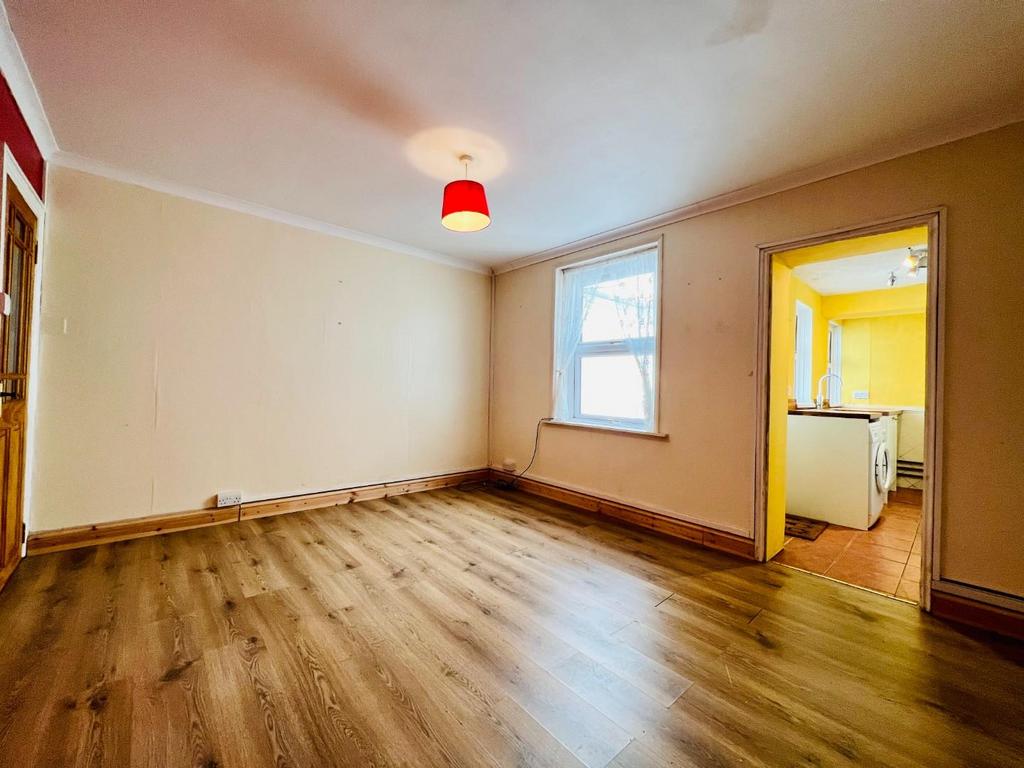 Dudley Road, Folkestone 2 bed house £230,000