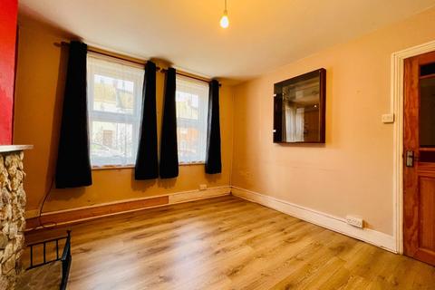 43 Dudley Road, Folkestone, CT19 6DA
