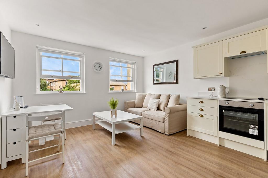 The Bayle, Folkestone, CT20 2 bed flat for sale £275,000