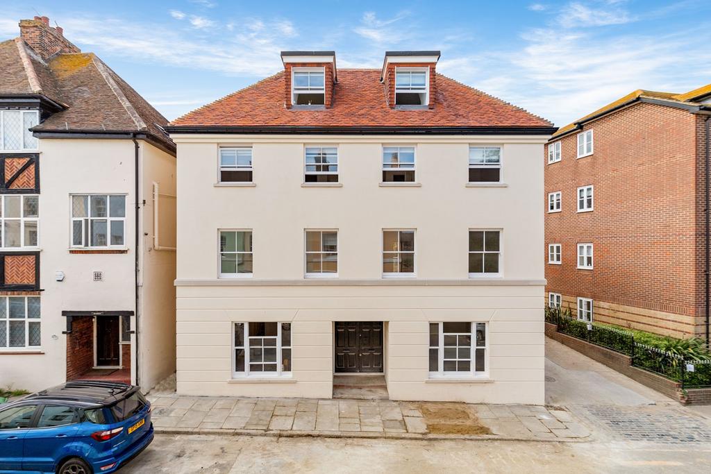 The Bayle, Folkestone, CT20 2 bed flat for sale £275,000