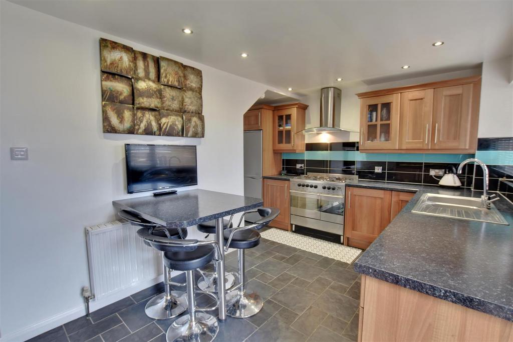Fairlands East, Fulwell, Sunderland 3 bed terraced house £895 pcm (£
